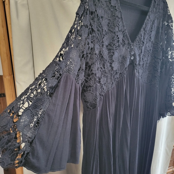 Dress - Picture 2 of 4